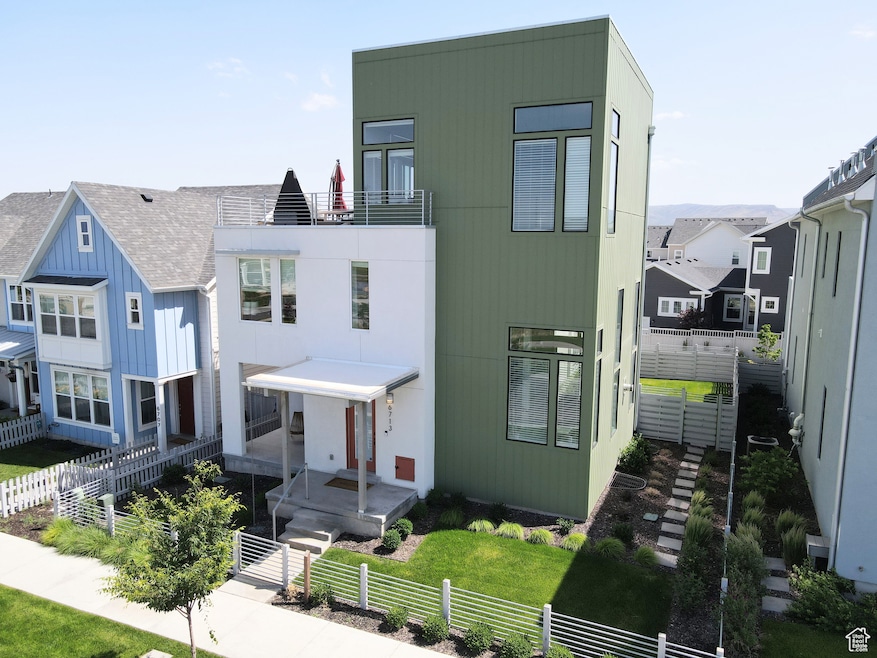 For Sale $934,200 • Co-Listing Agent