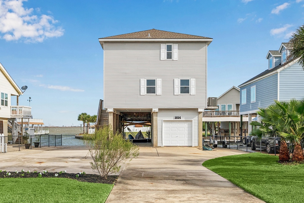 1814 Tiki Dr, Tiki Island, TX 77554 - photo 1