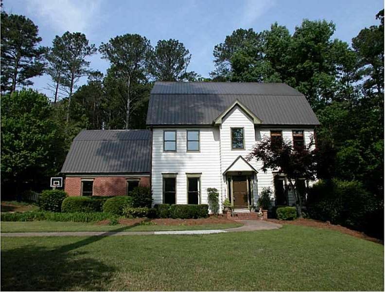 Exterior Front. Lovely Dutch Colonial Family Delig