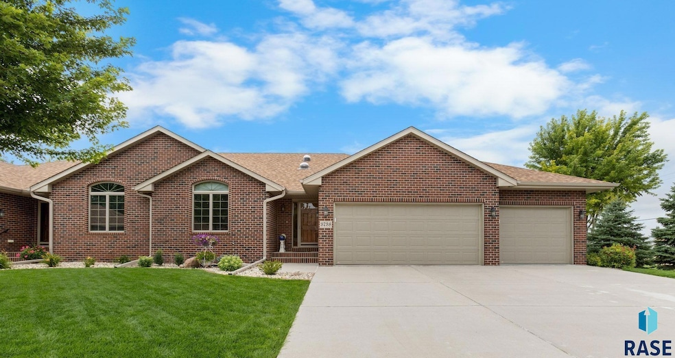 3738 E Fox Run Place, Sioux Falls, SD 57103 - photo 1