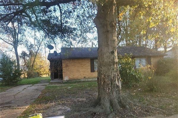 2413 Gathings Dr, West Memphis, AR 72301 - photo 1