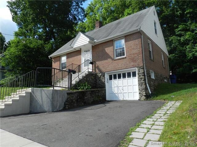 535 Chase Ave, Waterbury, CT 06704 - photo 1