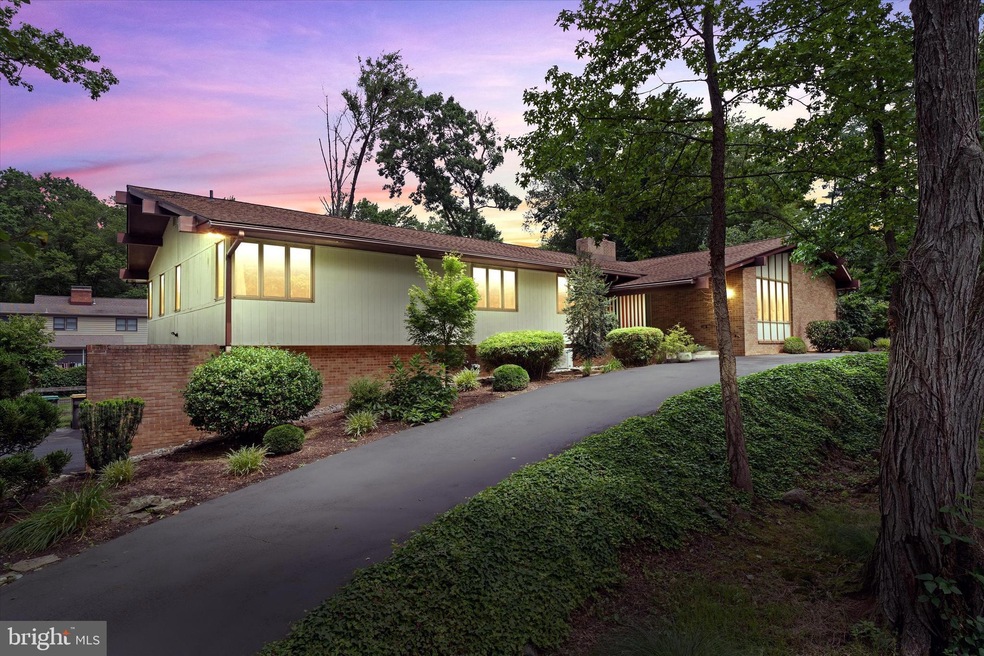 Sold $856,500 • Co-Listing Agent