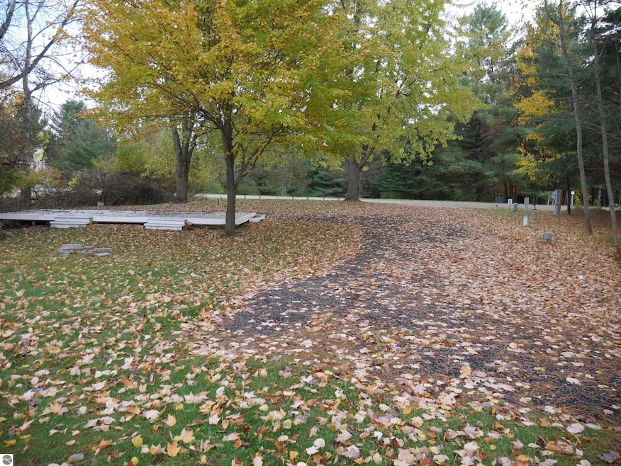 5106 Queens Way, Gladwin, MI 48624 - photo 1