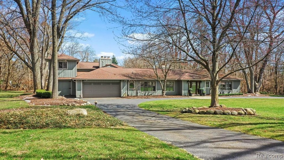 30656 Woodside Dr, Franklin, MI 48025 - photo 1