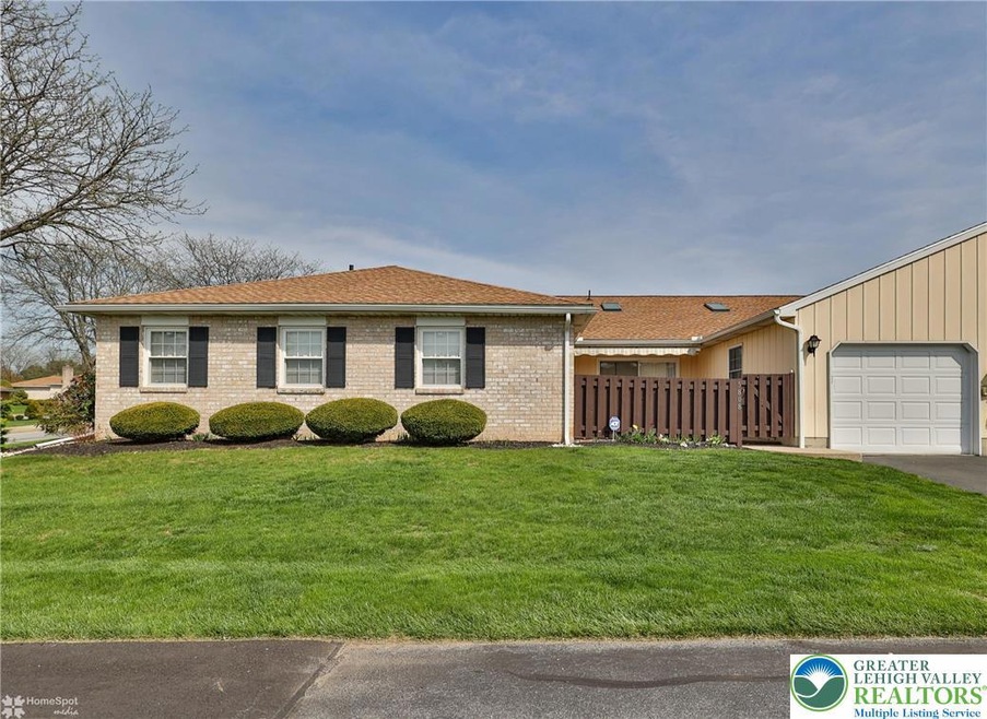 5808 Burning Tree Ln unit 5808, MacUngie, PA 18062 - photo 1