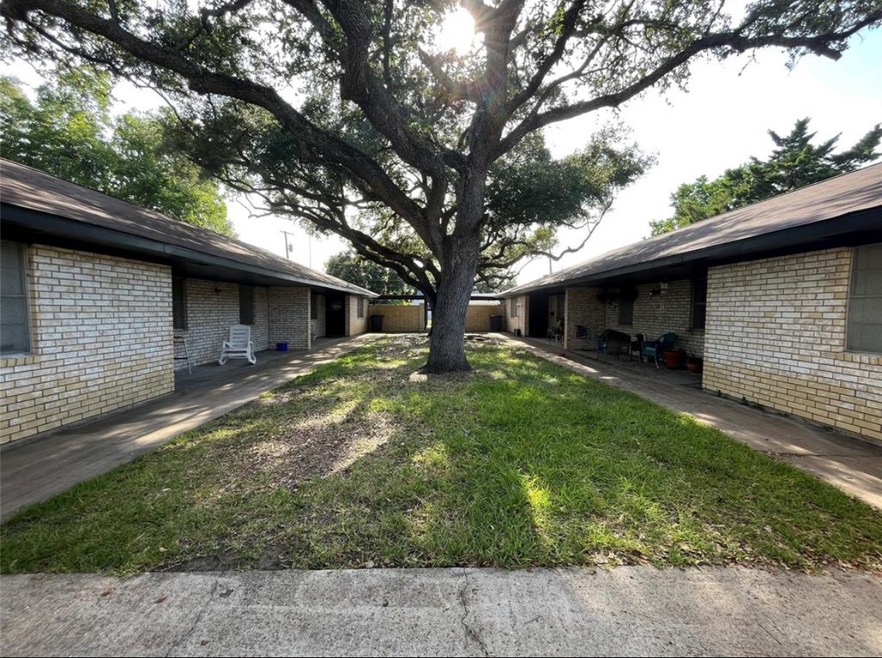 910 Avenue H, Bay City, TX 77414 - photo 1