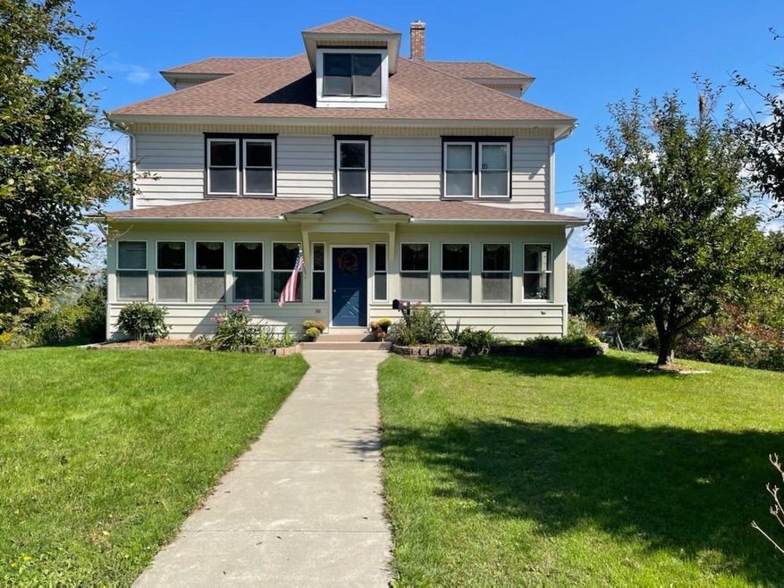 142 Cottage St, Newport, VT 05855 - photo 1