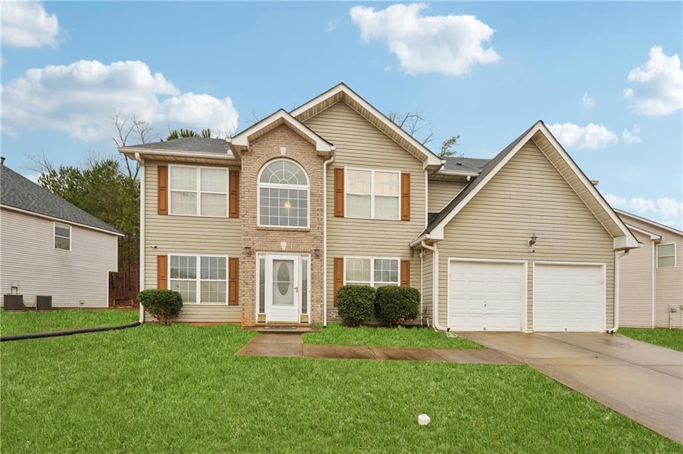 Colonial-style house with a front yard, brick sidi