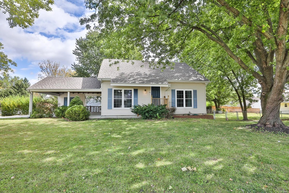 Adorable 4Bed/2Bath 1.5 story home located on a sp