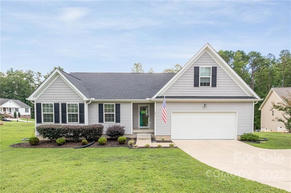 1571 Stonecroft Dr, Lincolnton, NC 28092 - photo 1