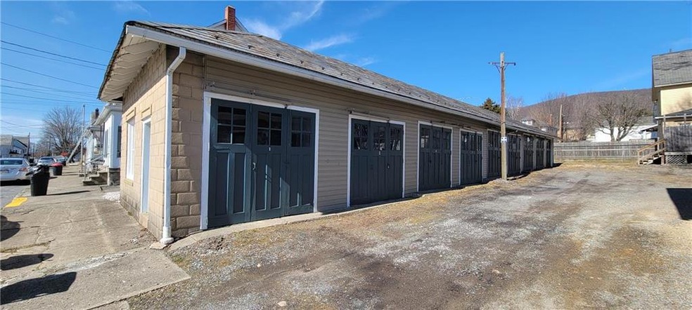 119 S Westbrook Ave unit 4 Garage, Pen Argyl, PA 18072 - photo 1