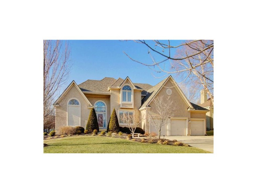 Meticulous 1.5 sty in sought after Pavilions