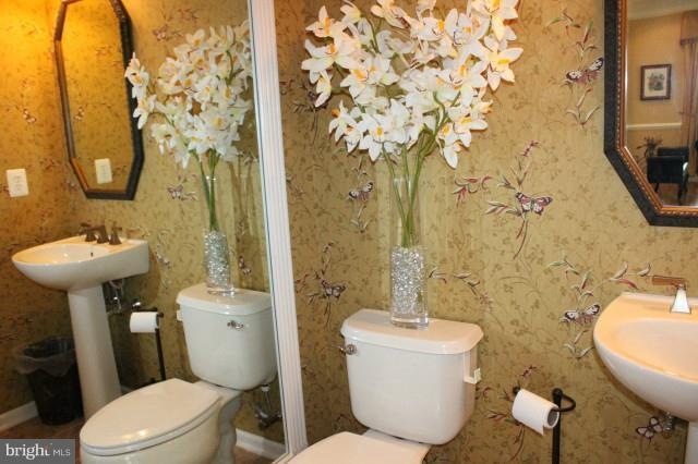 22740 Watson Heights Cir, Ashburn, VA 20148 - photo 1