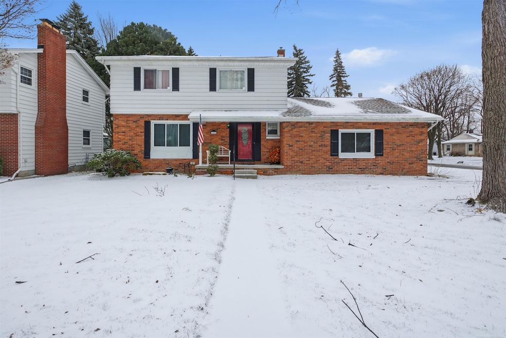 1828 Kennelworth Dr, Port Huron, MI 48060 - photo 1