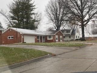 209 E 29th St S, Newton, IA 50208 - photo 1