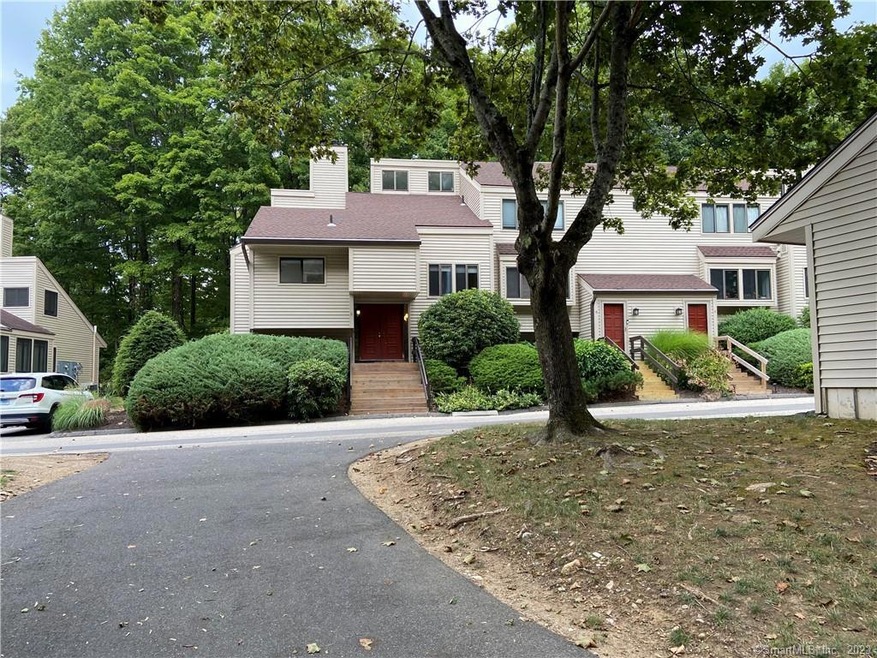 8 Comstock Trail unit 8, Brookfield, CT 06804 - photo 1