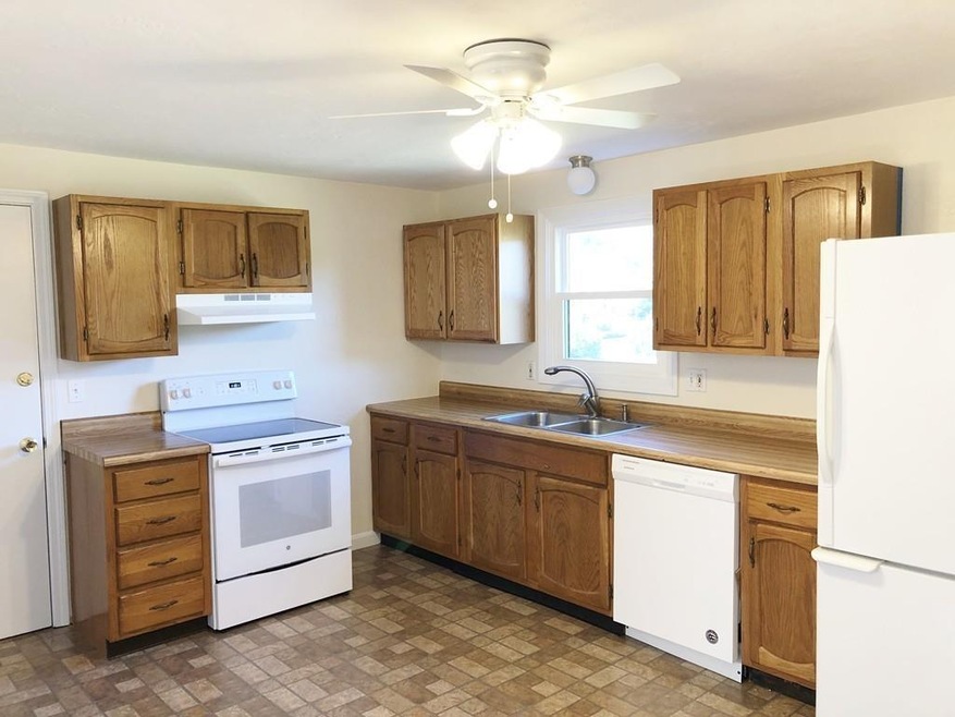 126 Charlton St unit D, Oxford, MA 01540 - photo 1