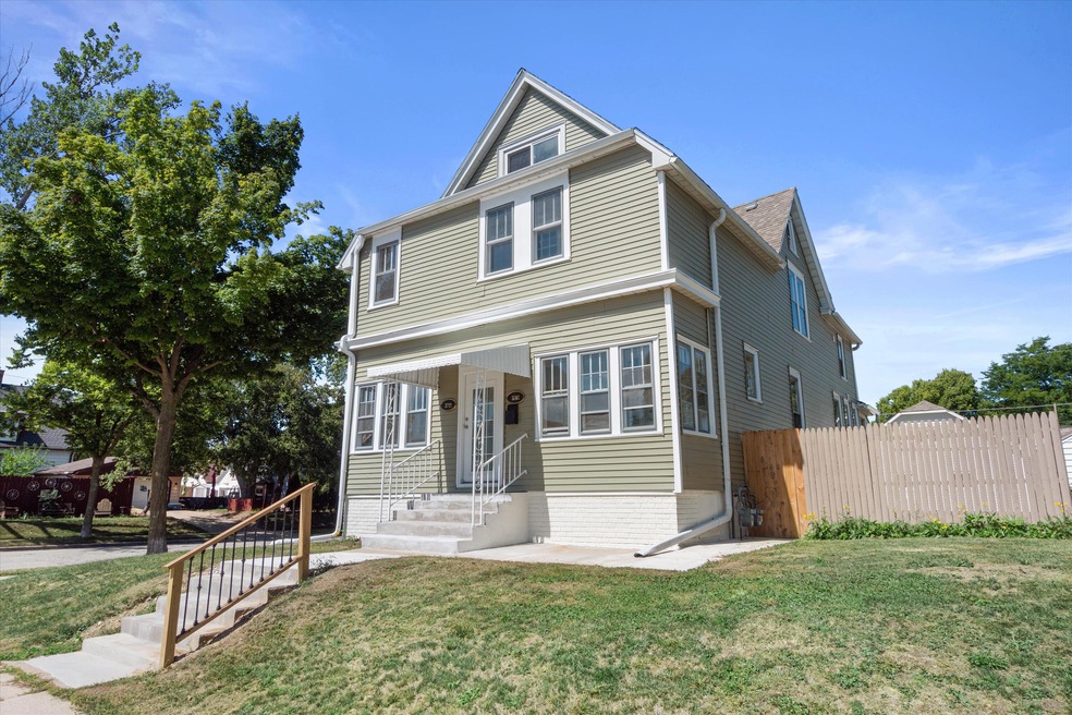 3700 E Cudahy Ave, 3702