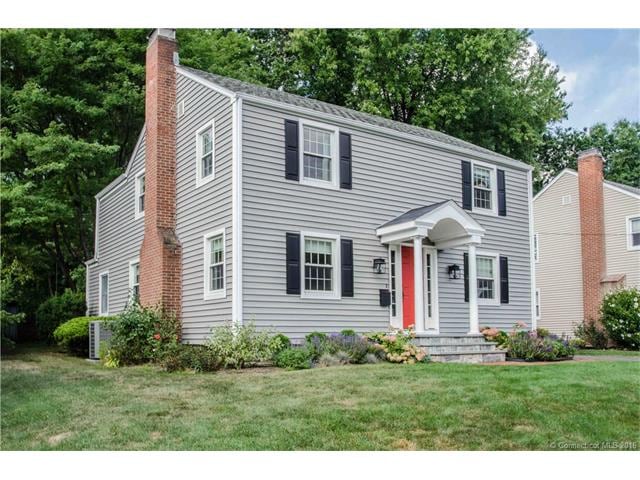 Welcome to 129 Montclair Dr with a desirable locat