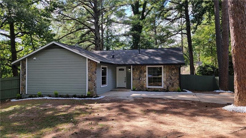 8665 Woodside Ln, Jonesboro, GA 30238 - photo 1