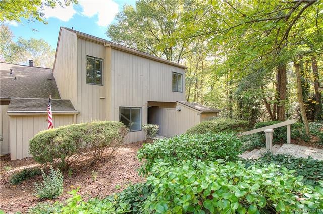 3BR townhome, end unit surrounded by trees, season