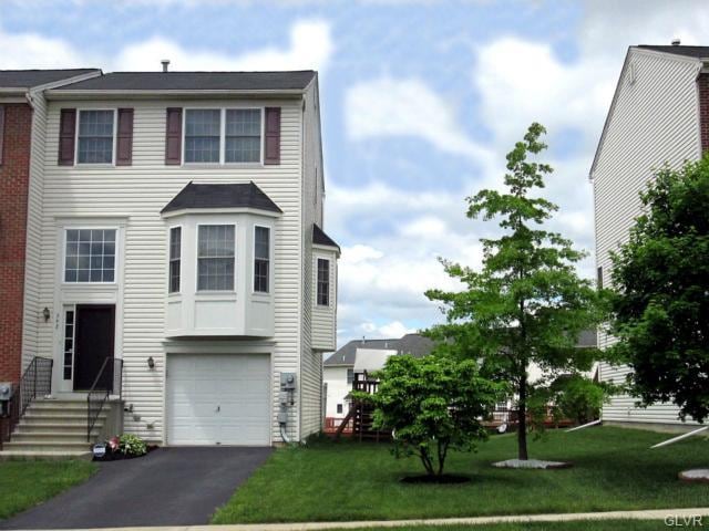 342 S Oak St, Freemansburg, PA 18017 - photo 1