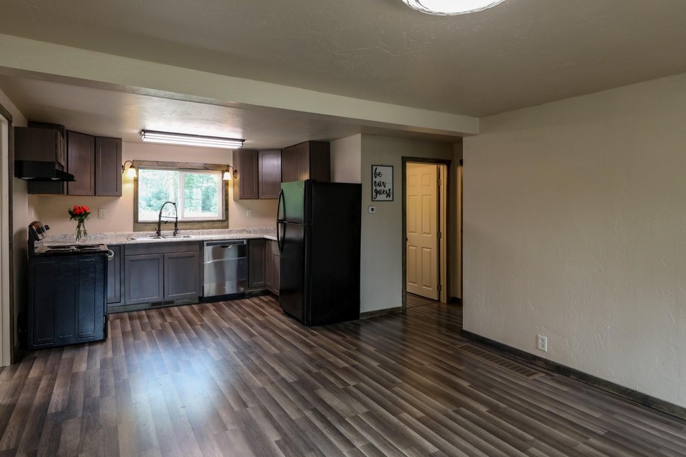 548 E Evergreen Dr, Kalispell, MT 59901 - photo 1