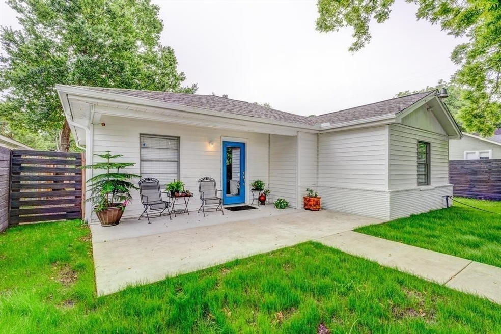 1902 Tabor St, Houston, TX 77009 - photo 1