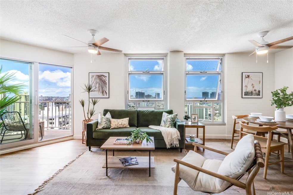 Welcome to Maunaihi Terrace 802, a high floor corn