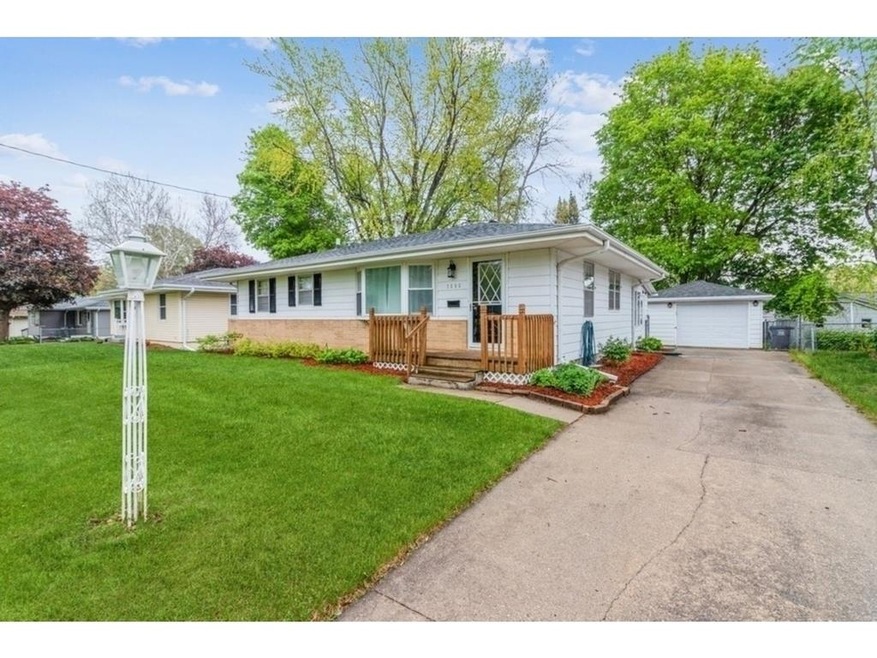 3606 Lindlavista Way, Des Moines, IA 50310 - photo 1