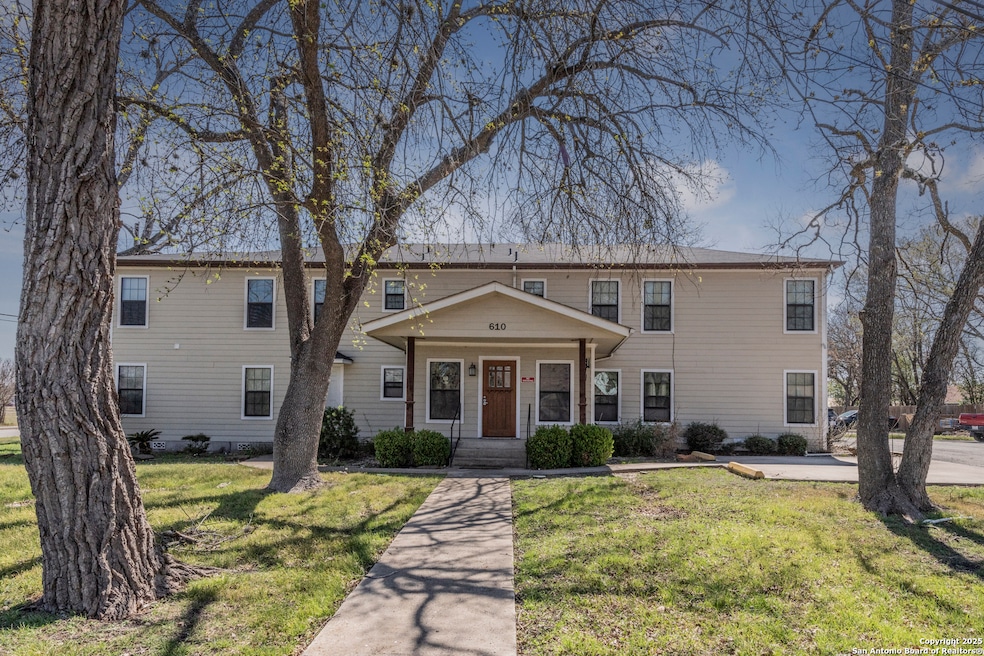 610 Butcher St unit G, New Braunfels, TX 78130 - photo 1