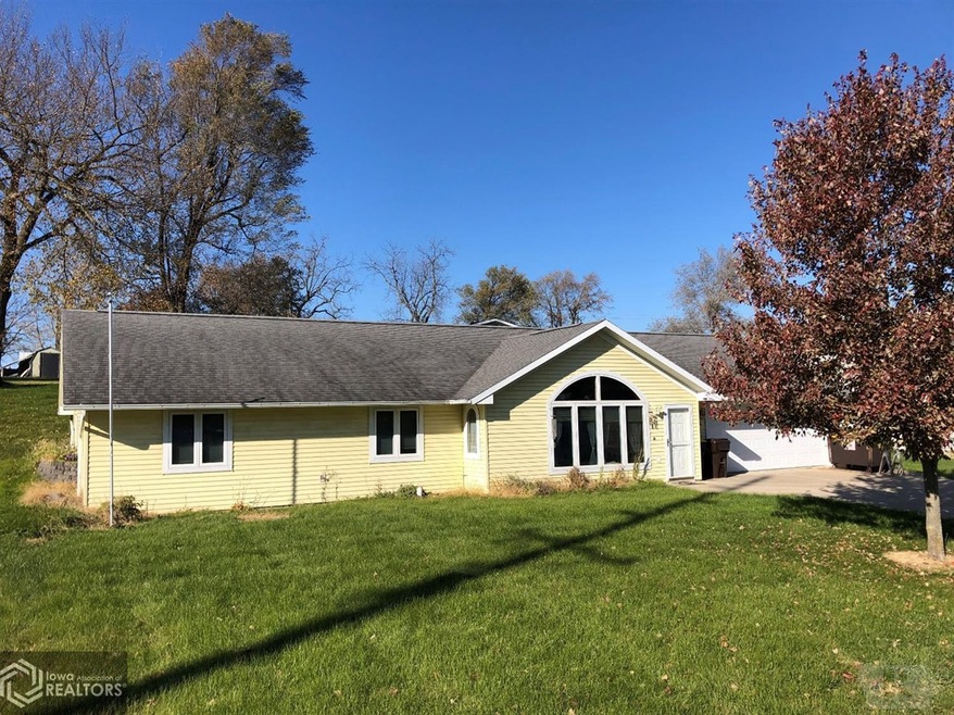 214 Lake St, Osceola, IA 50213 - photo 1