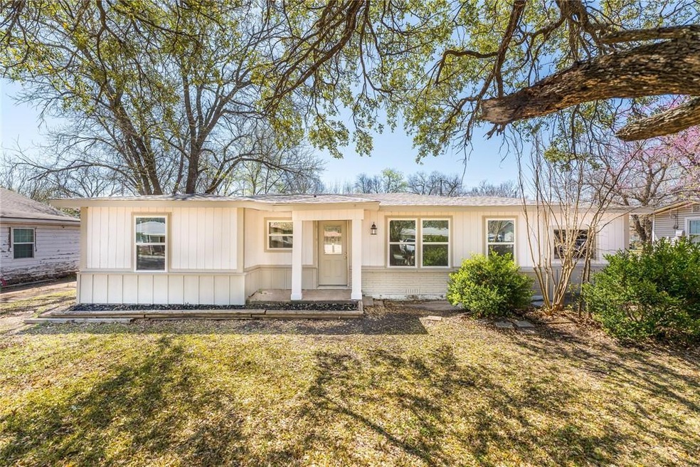 106 Brewster St, Robinson, TX 76706 - photo 1