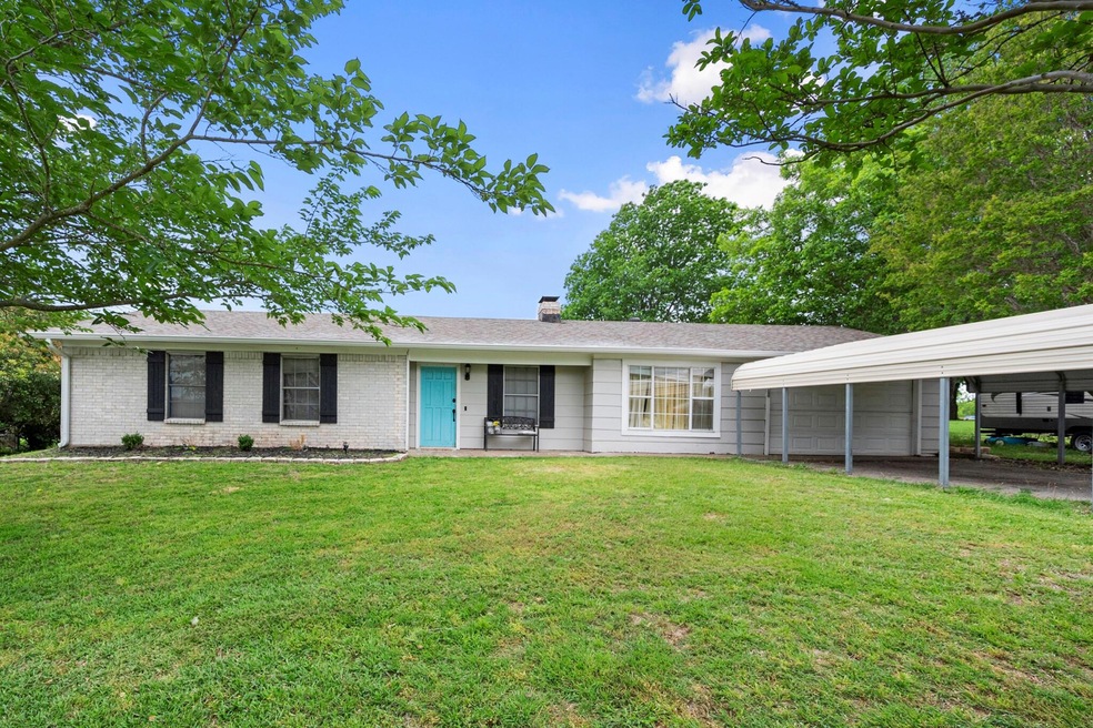 1113 Hidden Hills Dr, Corsicana, TX 75110 - photo 1