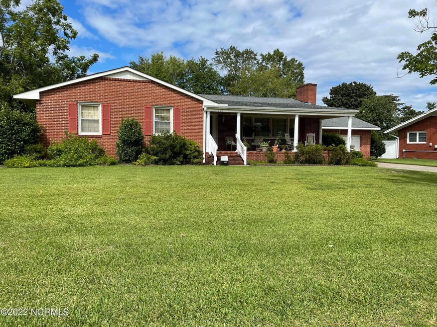 208 Fenton Place, Jacksonville, NC 28540