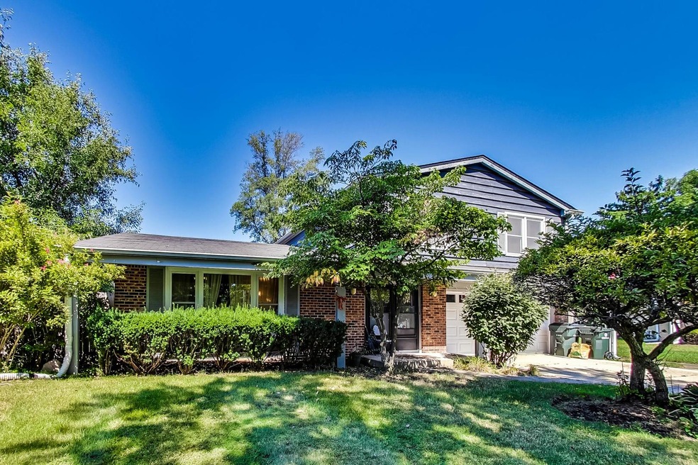 3938 Carousel Dr, Northbrook, IL 60062 - photo 1