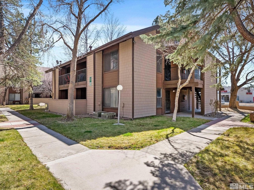 1465 E Peckham Ln unit 55, Reno, NV 89502 - photo 1