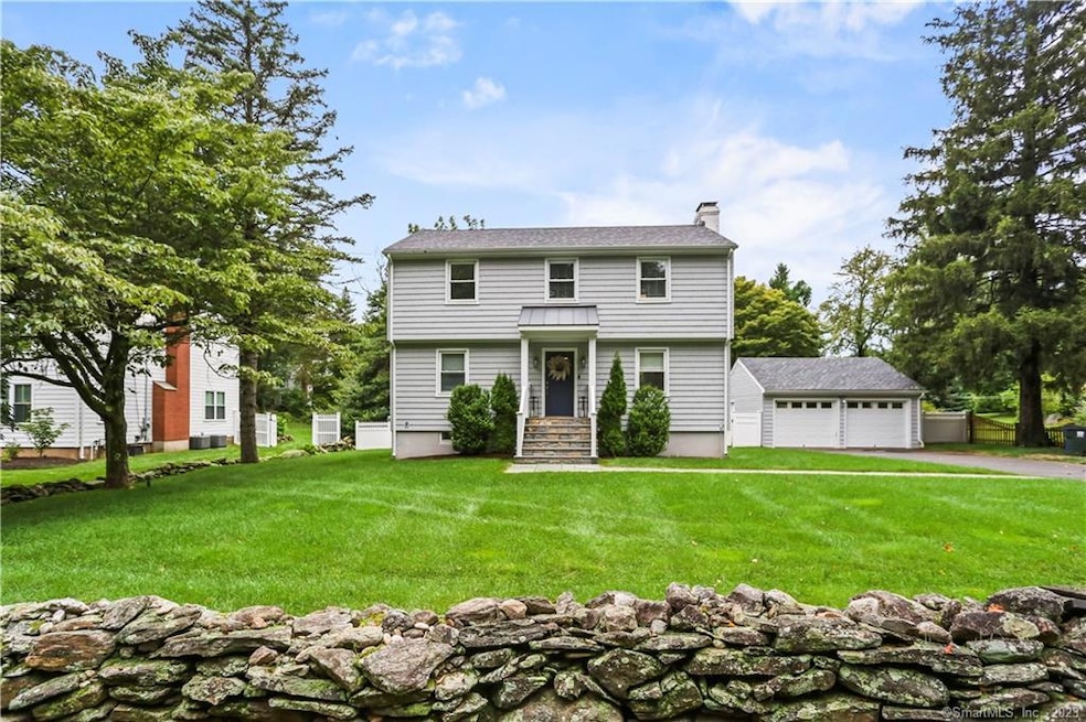 1070 Stillson Rd, Fairfield, CT 06824 - photo 1