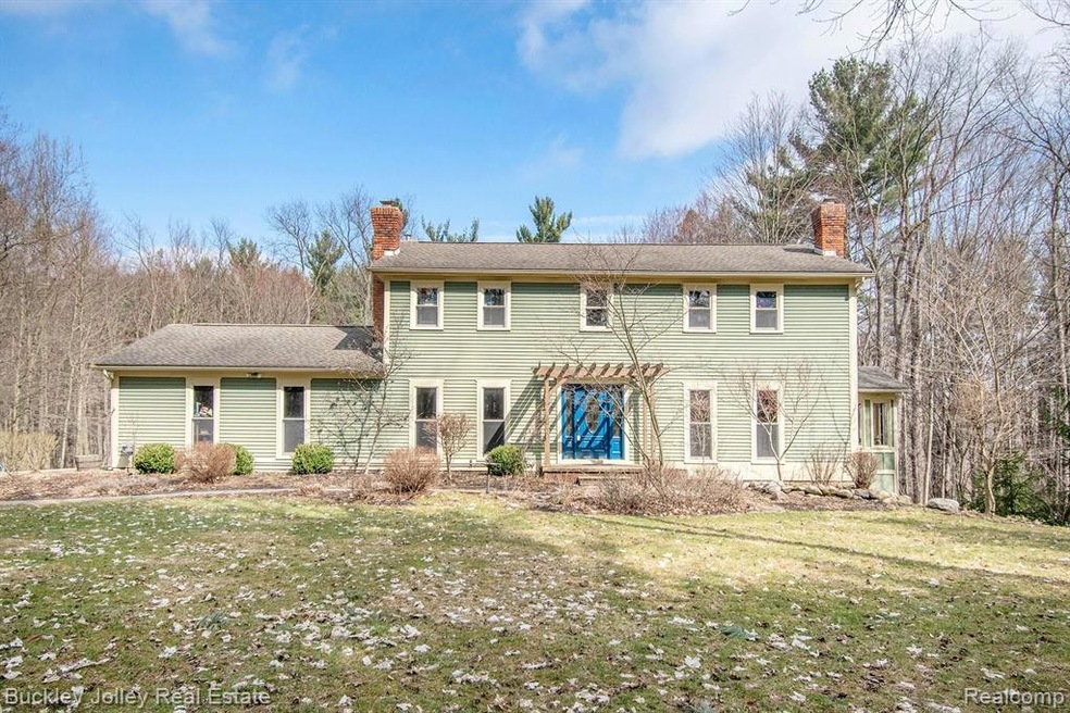 Home has Great Curb Appeal.jpg
