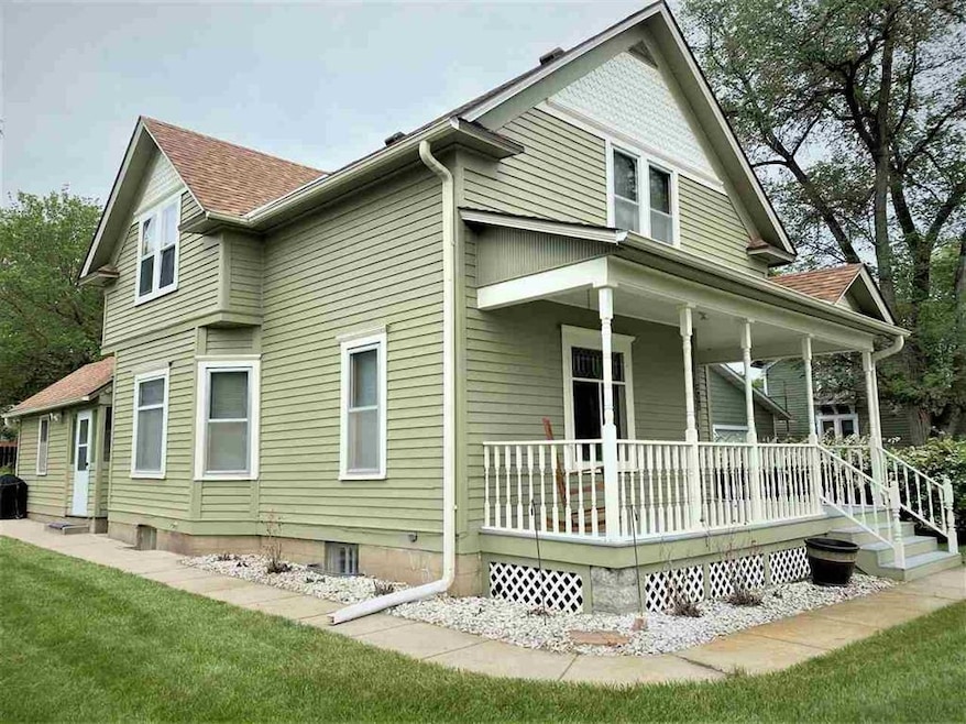 311 Green St, Yankton, SD 57078 - photo 1
