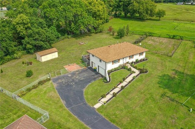 22400 W 73rd Terrace, Shawnee, KS 66227 - photo 1