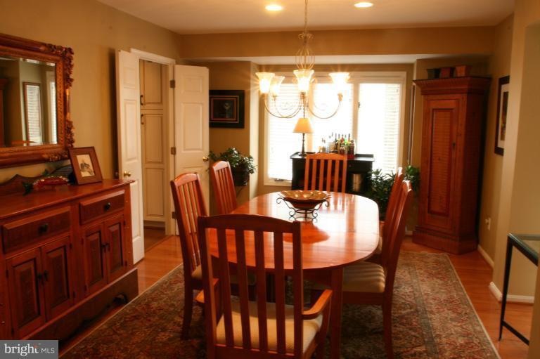 20852 Channel Ct, Sterling, VA 20165 - photo 1