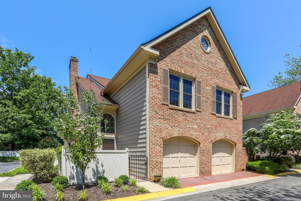 9 Luxberry Ct, Rockville, MD 20852 - photo 1