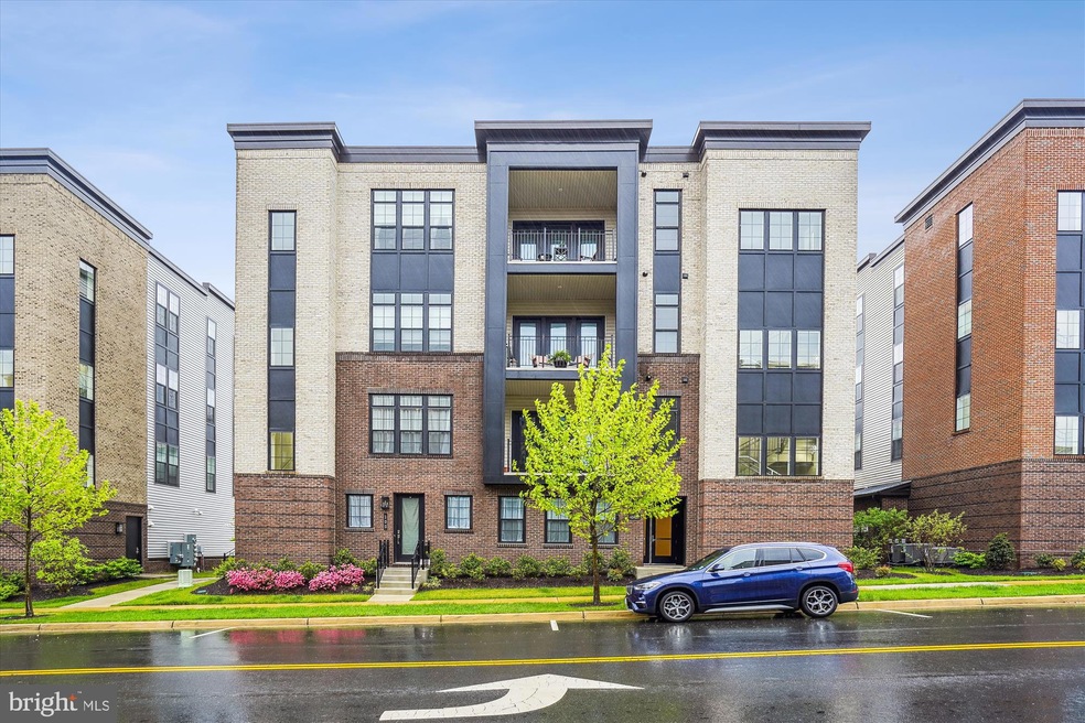 43439 Croson Ln unit 300, Ashburn, VA 20148 - photo 1