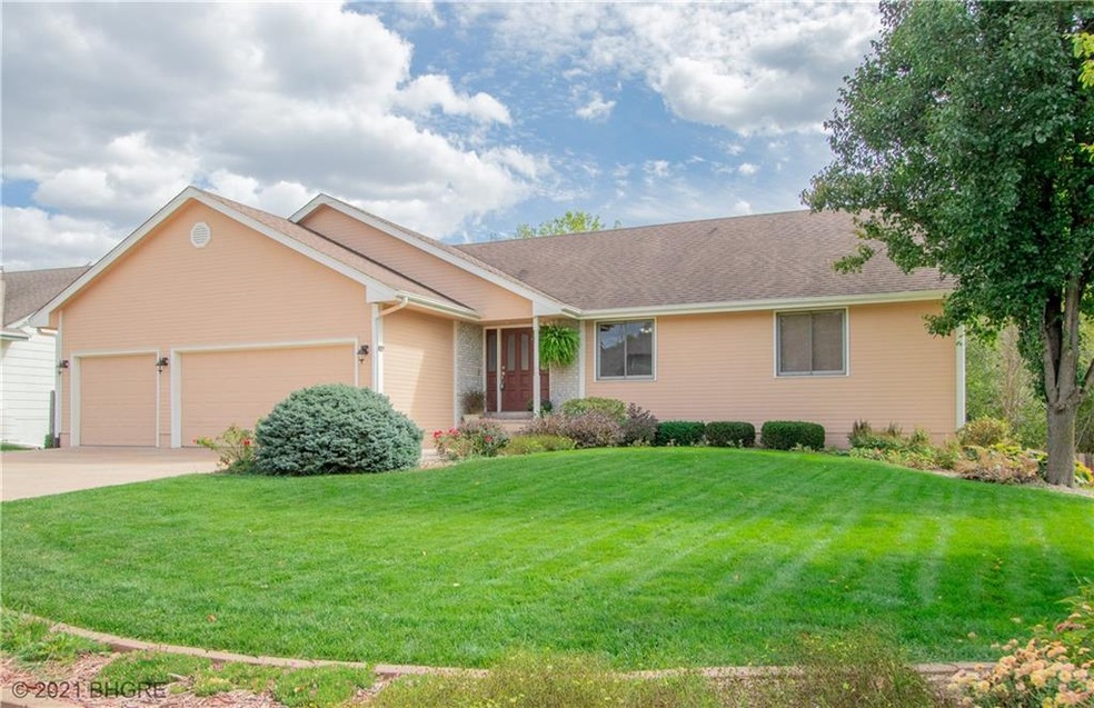 2513 E Leach Ave, Des Moines, IA 50320 - photo 1