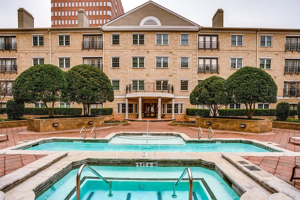 Inner courtyard area at They Wyndemere.