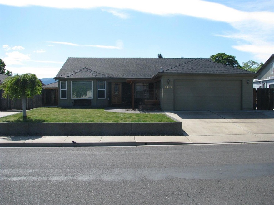 1219 Wedgewood Dr unit 5, Central Point, OR 97502 - photo 1