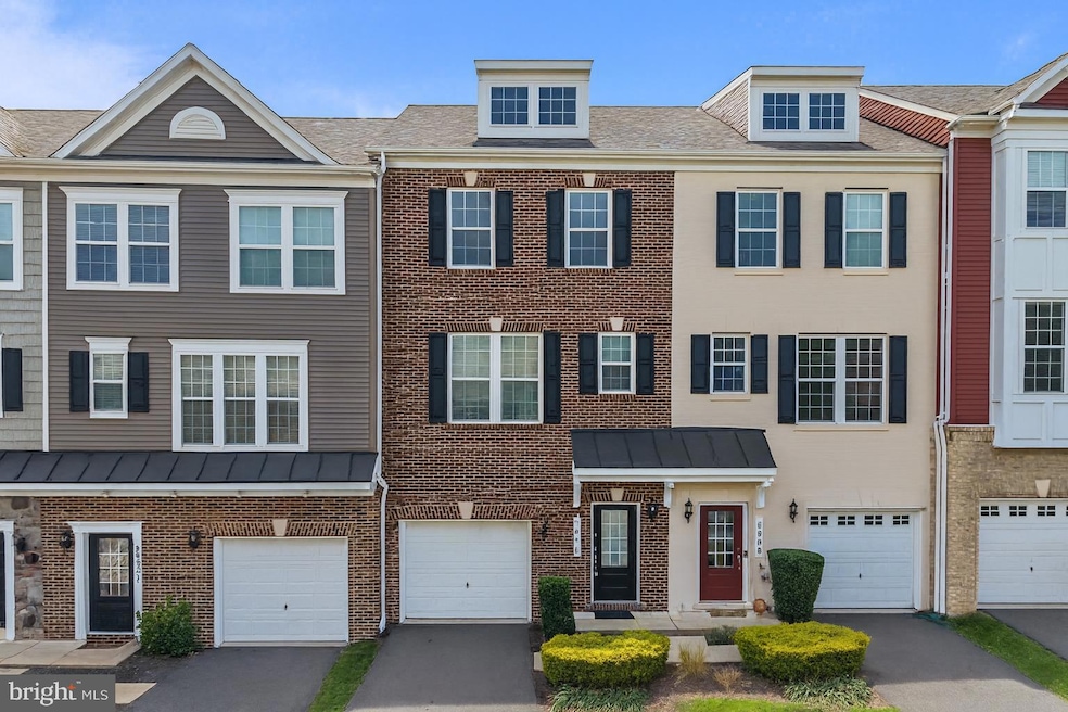 6070 Camerons Ferry Dr, Haymarket, VA 20169 - photo 1