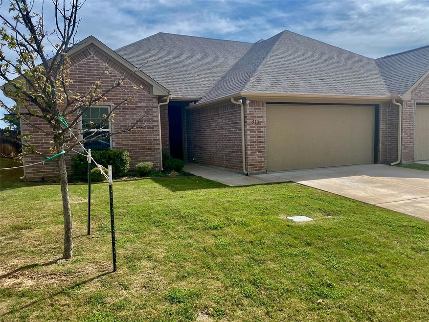 533 Landry Ct, Granbury, TX 76049 - photo 1